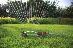 Arroseur oscillant Aqua S - arrosage : 90 à 220 m² - portée 7 à 17 m - largeur max. : 13 m
