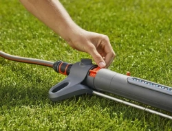 Arroseur oscillant AquaZoom S - arrosage : 9 à 150 m² - portée 3 à 15 m - largeur  3 à 10 m
