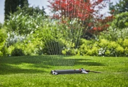 Arroseur oscillant AquaZoom L - arrosage 28 à 350 m² - portée 7 à 21m - largeur 4 à 17 m