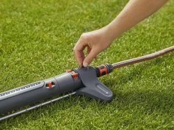 Arroseur oscillant AquaZoom L - arrosage 28 à 350 m² - portée 7 à 21m - largeur 4 à 17 m