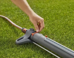 Arroseur oscillant AquaZoom L - arrosage 28 à 350 m² - portée 7 à 21m - largeur 4 à 17 m