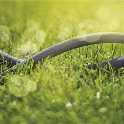 Kit tuyau Liano™Life 25m, Ø 13mm + pièces GARDENA System - léger et résistant