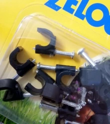 Attache murale en plastique pour fixer le tuyau de 4mm sur un mur et une terrasse (x12)