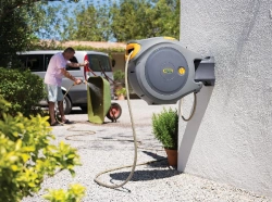 Dévidoir AutoReel mural avec système d'enroulement automatique et tuyau de 30m
